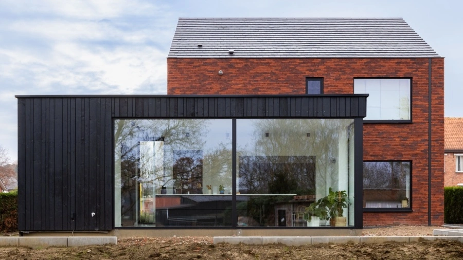 houtskeletbouw aanbouw natuurlijk licht grote ramen houten gevelbekleding zelfbouwpakket skeletbouw 1 1