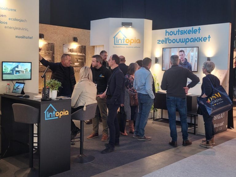 bouw en reno bouwbeurs antwerpen bouwreno renovatiebeurs bouwsalon 2025 intopia houtskeletbouw zelfbouw klantgesprek energiezuinige woning