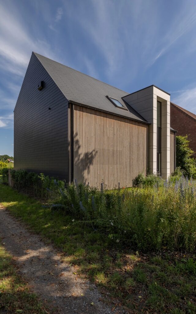 Energieneutrale totaalrenovatie Beringen Houtskeletbouw zelfbouw voorgevel