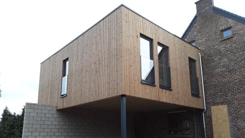 houtskeletwoning ruwbouw bouwdetails landen houtskeletbouw project optopping aanbouw houten gevelbekleding