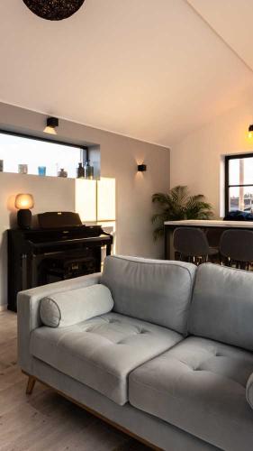 Lounge-tuingebouw-bijgebouw-in-houtskelet-zelf-geplaatst-begeleid-zelfbouwpakket-zelfbouwen