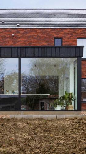 houtskeletbouw-aanbouw-natuurlijk-licht-grote-ramen-houten-gevelbekleding-skeletbouw-zelfbouwpakket (1)