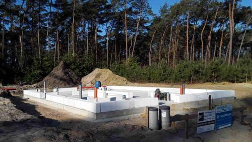 nieuwbouw-hellend-dak-houtskeletbouw-ham-zelfbouw-zelf-huis-bouwen-skeletbouw-duurzaam-bouwen-limburg